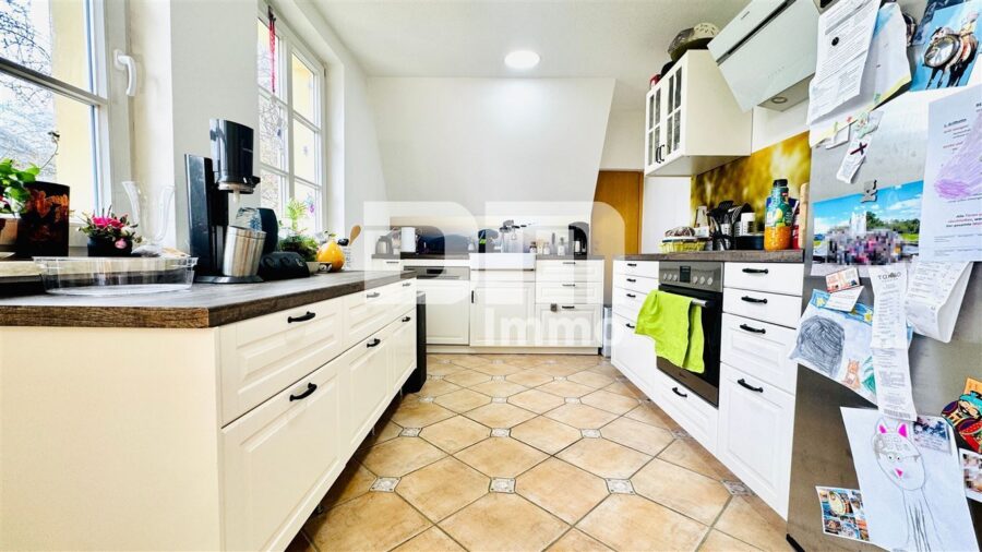 Modernisierte 1 bis 2 Familien Stadtvilla mit Maisonettewohnung in Traumlage mit Panoramablick - OG - Maisonette / Küche / Zugang Dachterrasse